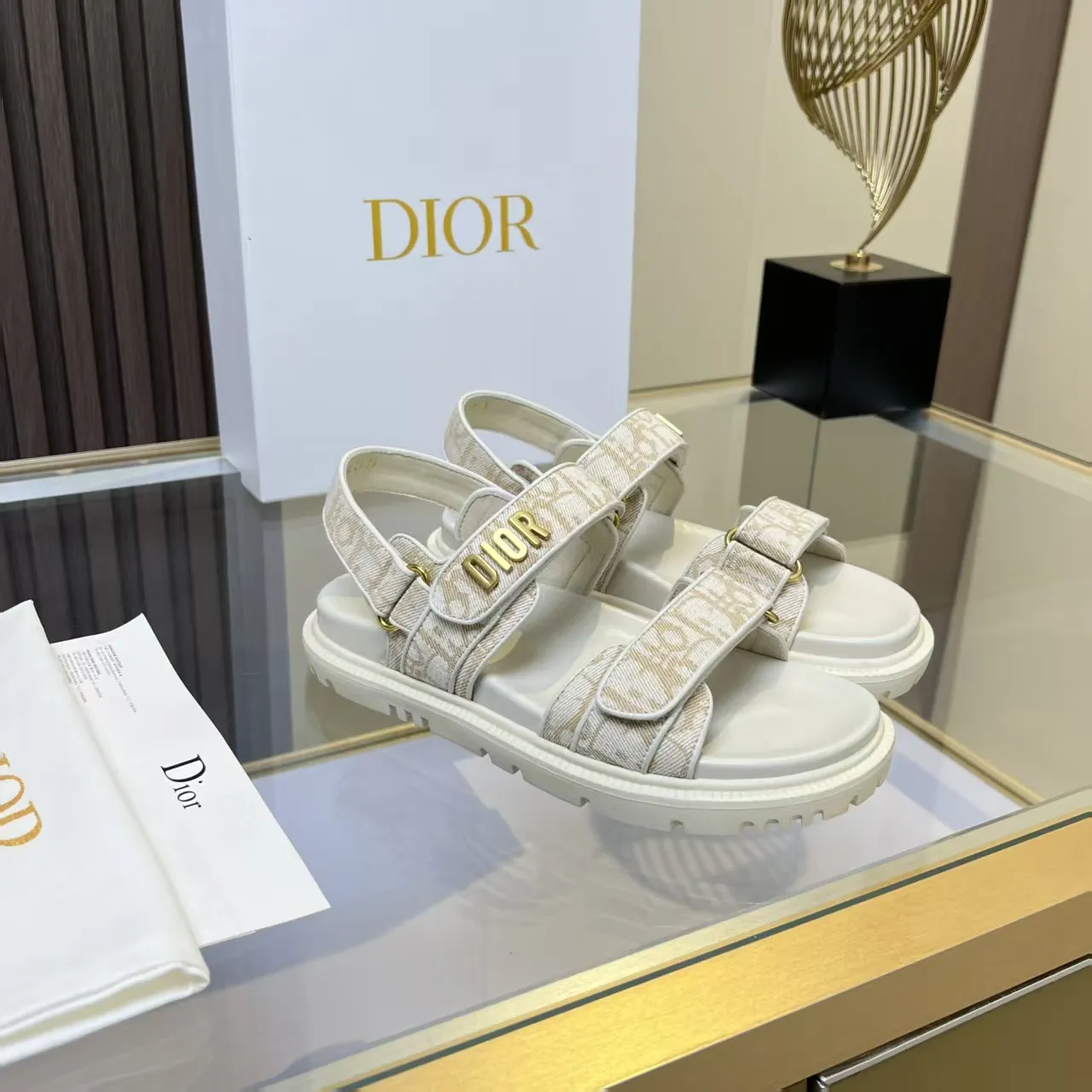 👟👟Ex-factory price 480👟👟 Dior classic popular sandals Step into the fashion territory of Dior slippers and encounter the ultimate fusion of elegance and comfort. The upper is engraved with the Christian Dior Paris logo using exquisite embroidery technology. The delicate stitching tells the brand's profound heritage and is fully recognizable.   Made of high-quality materials, it feels soft and fits your feet, as if it is a gentle care tailor-made for your feet. The sole is carefully designed and engraved with Christian Dior's lucky star symbol. It is not only a beautiful embellishment, but also provides reliable grip, making every step steady and secure.   It has a simple design and is easy to put on and take off. Whether it is a lazy weekend or a pleasant vacation, it can be easily adapted. Whether paired with casual shorts, casual jeans, or an elegant dress, Dior slippers can instantly enhance the overall style and show a casual fashion attitude.   Dior slippers, in the name of fashion, inject luxurious charm into your life and accompany you with every step you take with confidence and elegance. Material: Fine genuine cowhide upper, outsole, TPR, non-slip and wear-resistant, code number: 35-41 (42 customized)